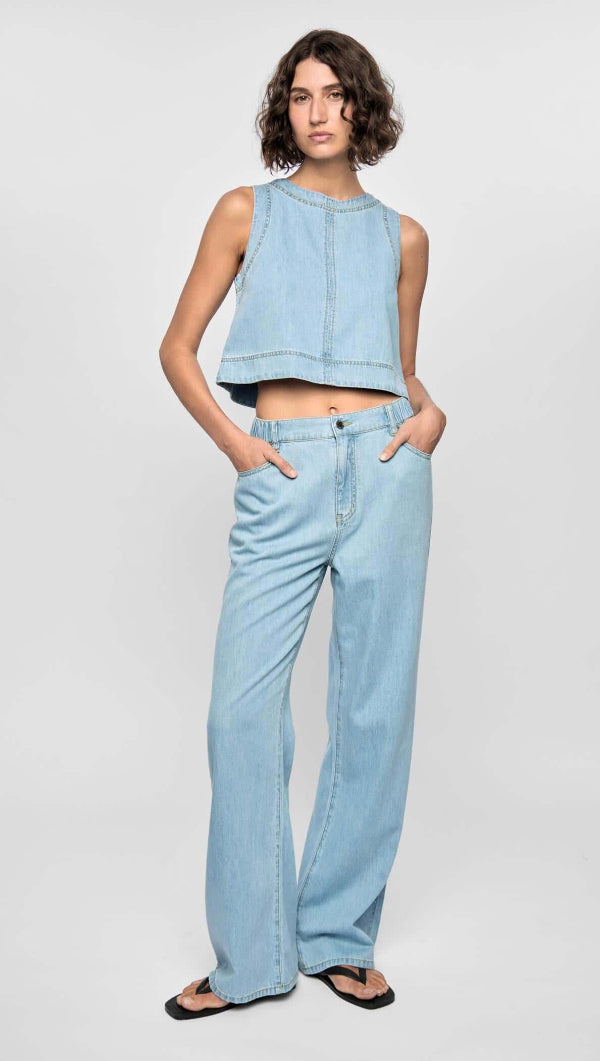 Amelia Chambray Jeans Light Wash Blue