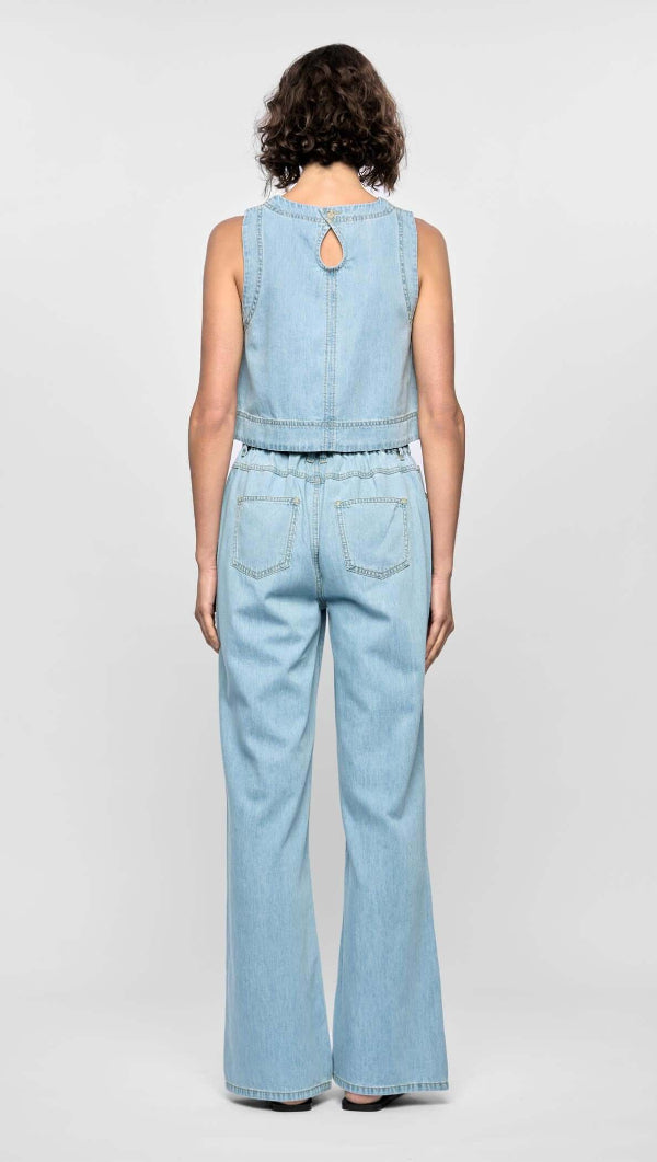 Amelia Chambray Jeans Light Wash Blue