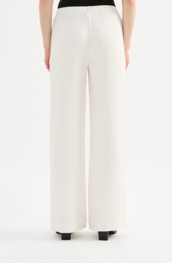 Danika Pant Salt