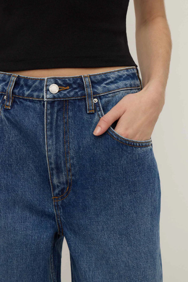 Low Curve Mid Rise Jean Mid Blue