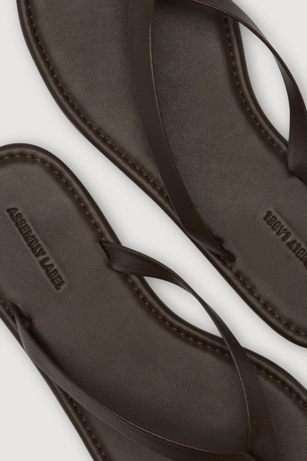 Alina Leather Thong Walnut