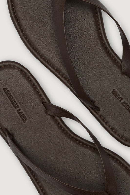 Alina Leather Thong Walnut