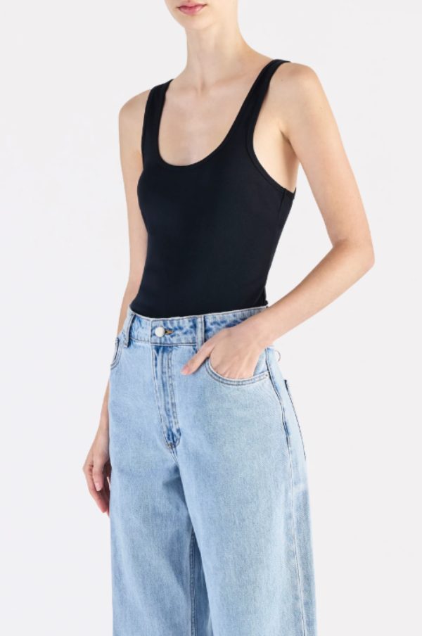 Organic stretch cotton jersey
Figure hugging silhouette
Thin straps
Scoop neckline
The Organic 90s Singlet is made from a lightweight organic cotton jersey, which has a soft, breathable hand feel. The silhouette is a classic slim fitting tank finishing on the hips. Features include thin straps and low scoop neckline.


NU27012