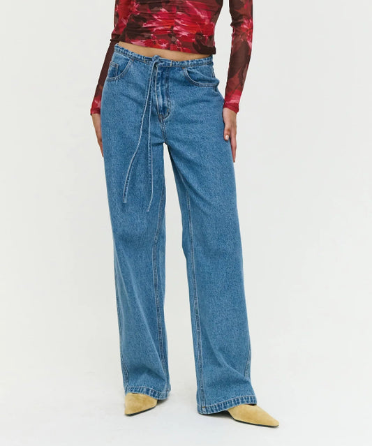 Geneva Mid Rise Jean Mid Blue